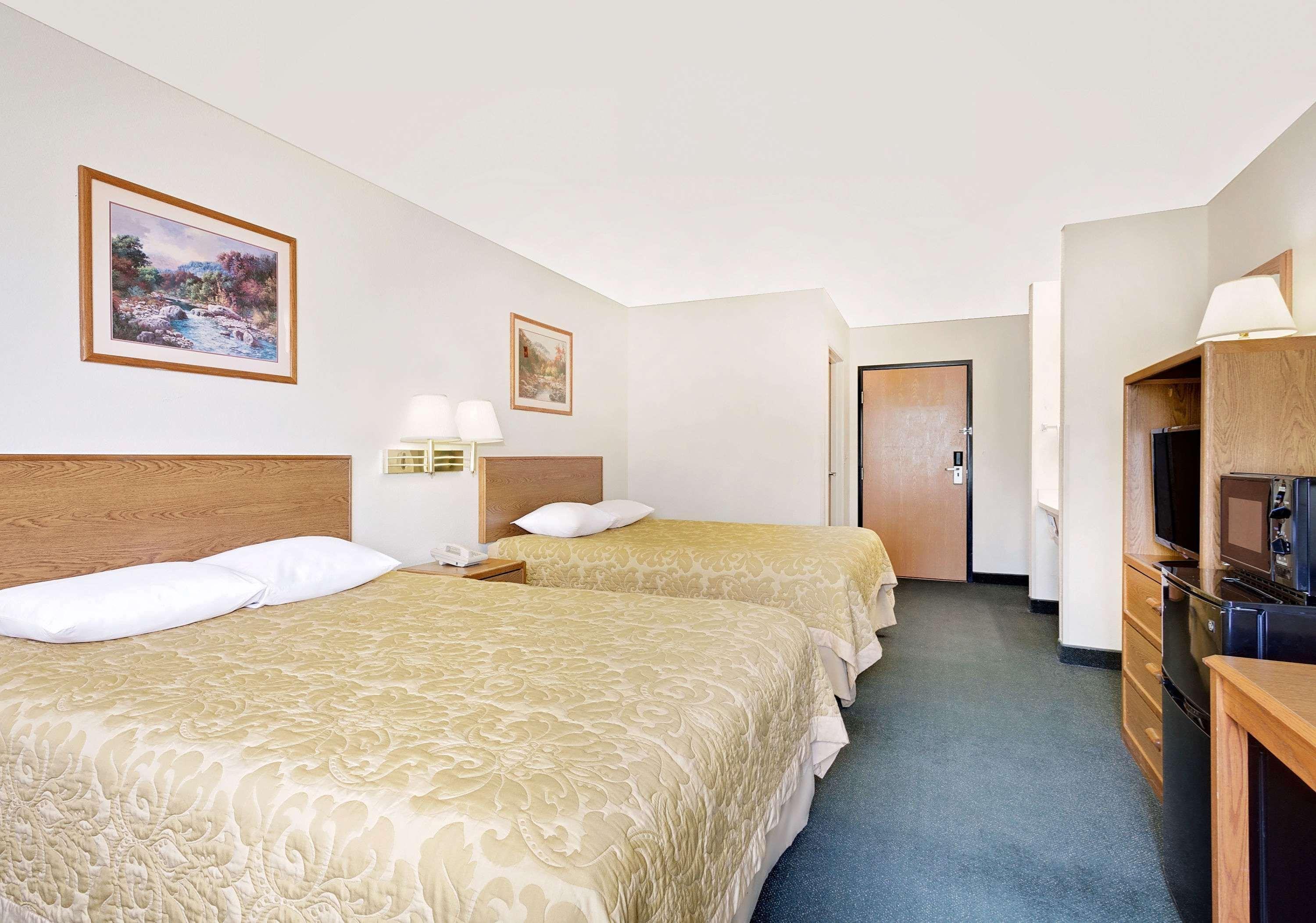Super 8 By Wyndham Battle Mountain Hotel Exterior foto