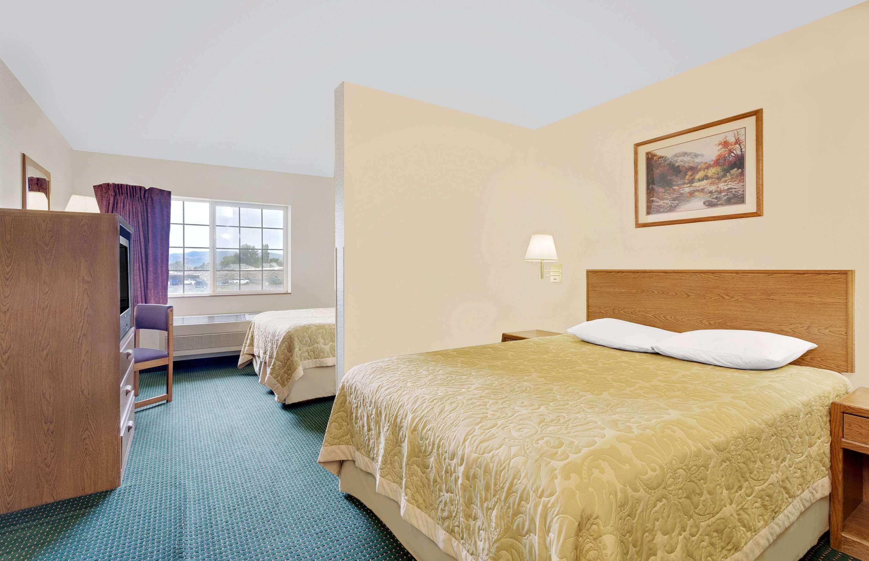 Super 8 By Wyndham Battle Mountain Hotel Exterior foto