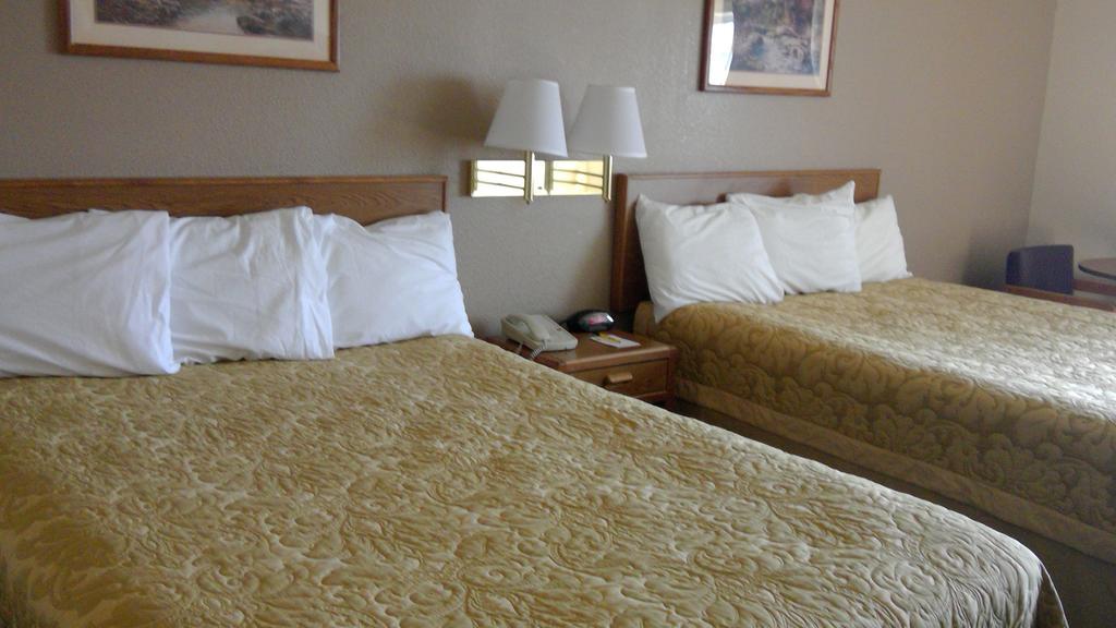 Super 8 By Wyndham Battle Mountain Hotel Cameră foto