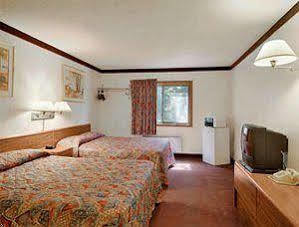 Super 8 By Wyndham Battle Mountain Hotel Exterior foto